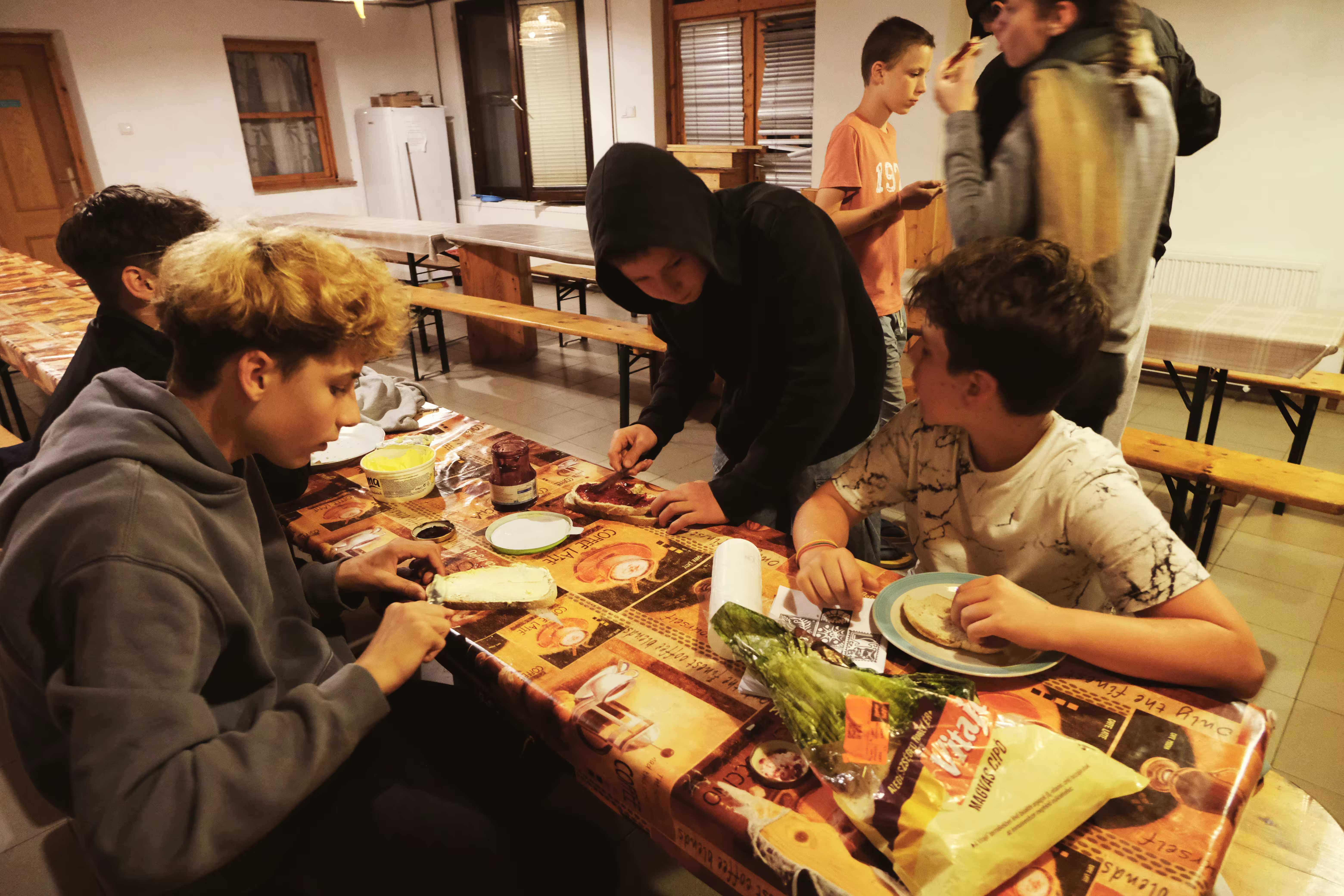 /src/assets/uploads/w (16).avif